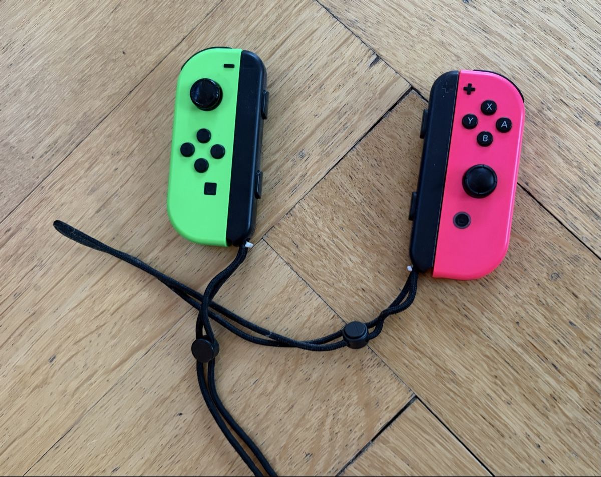 Nintendo Konsolen: Nintendo Switch Konsole mit Spielen und Zubehör – Gebraucht aus Muttenz von cho_xj52 2