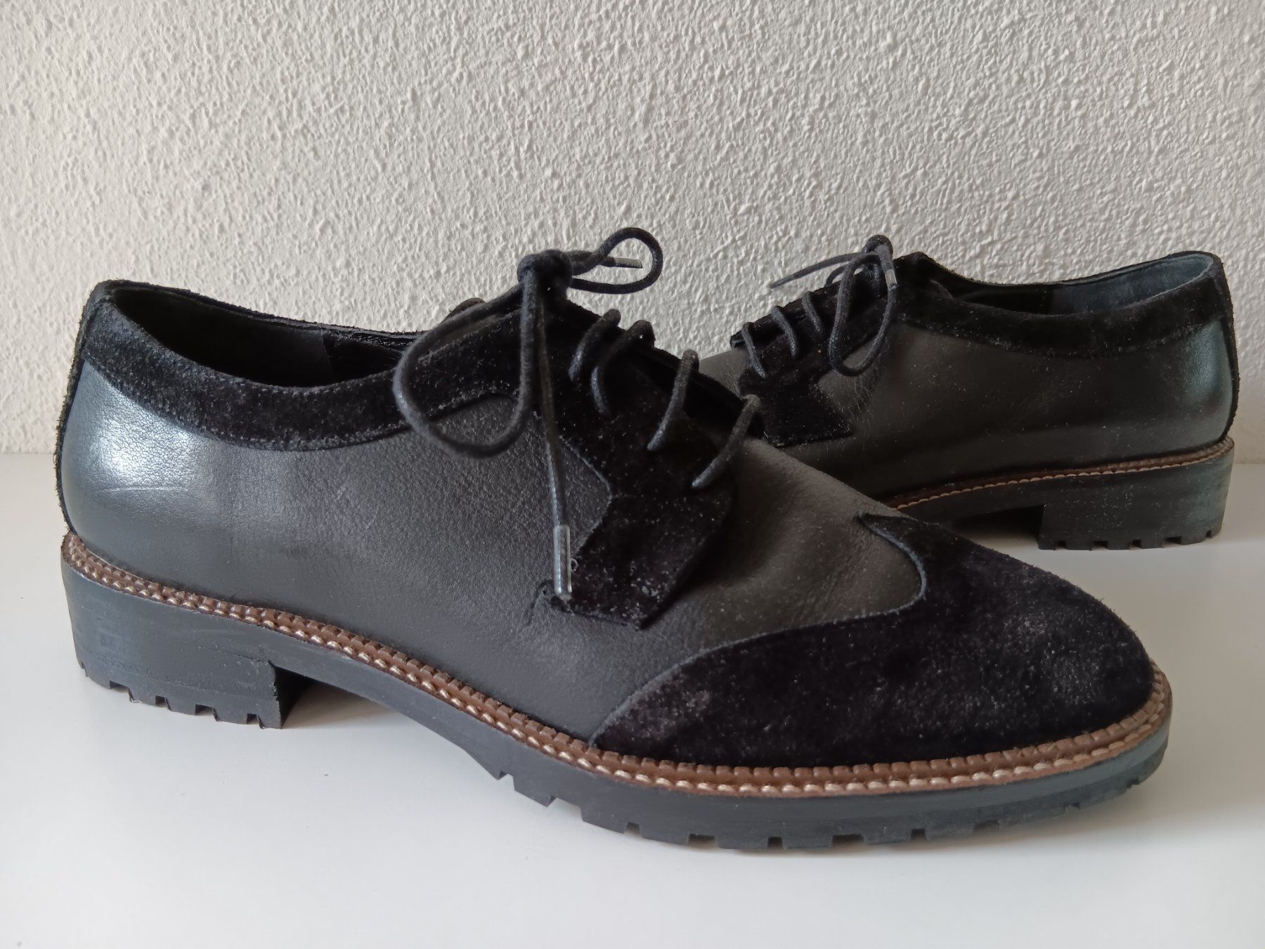 Navyboot Scarpe da donna: NAVYBOOT Chaussures / Schuhe pointure / Nummer 37 – Usato da Cossonay-ville venduto da Super-Price-Quality
