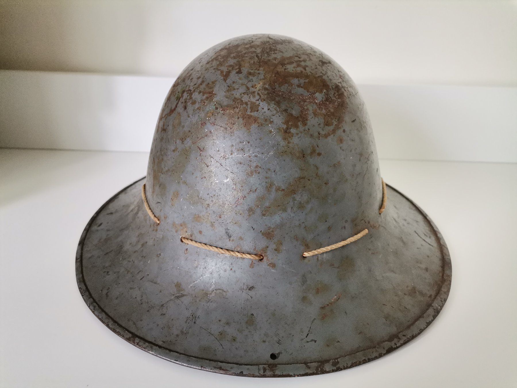 Uniformi & Effetti personali: Casque anglais défense passive Zuckerman WW2 – Usato da Onex venduto da Neimad7