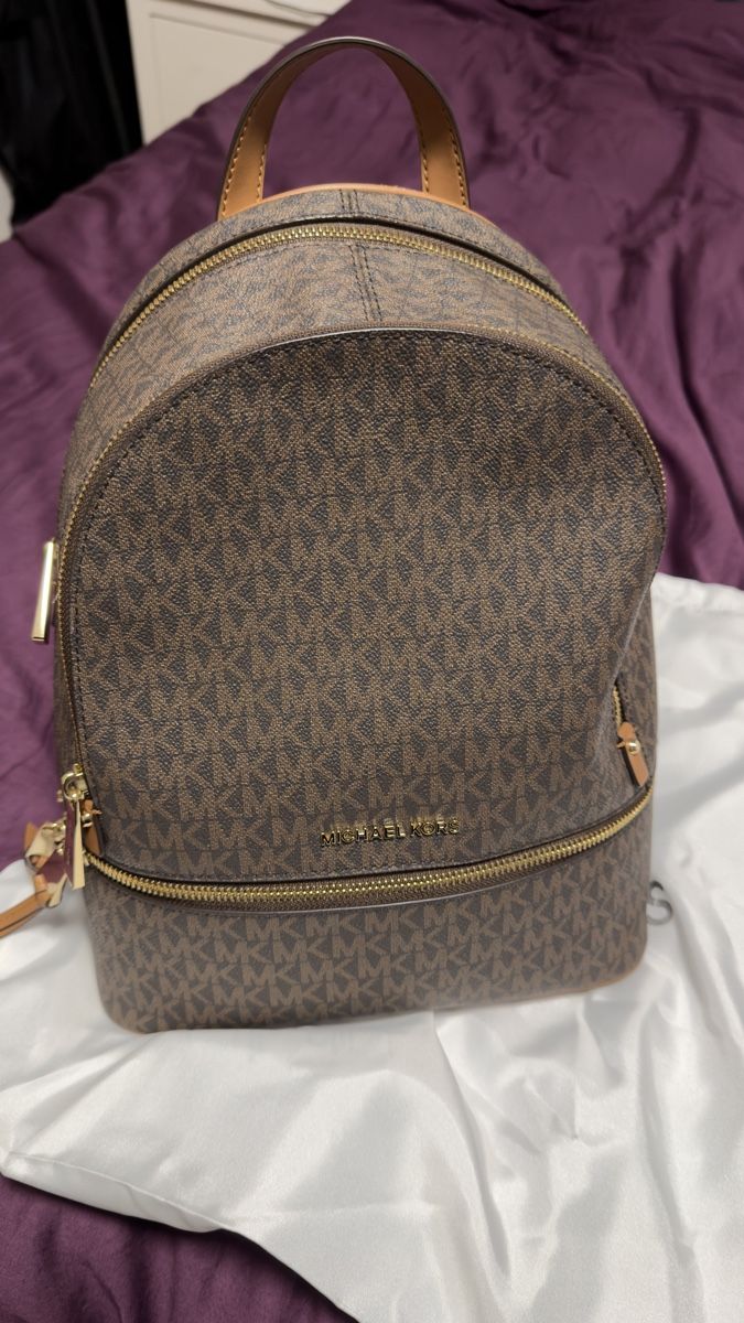 Michael Kors Zaini: Michael Kors Rucksack wie neu – Usato da Buchrain venduto da electrify87