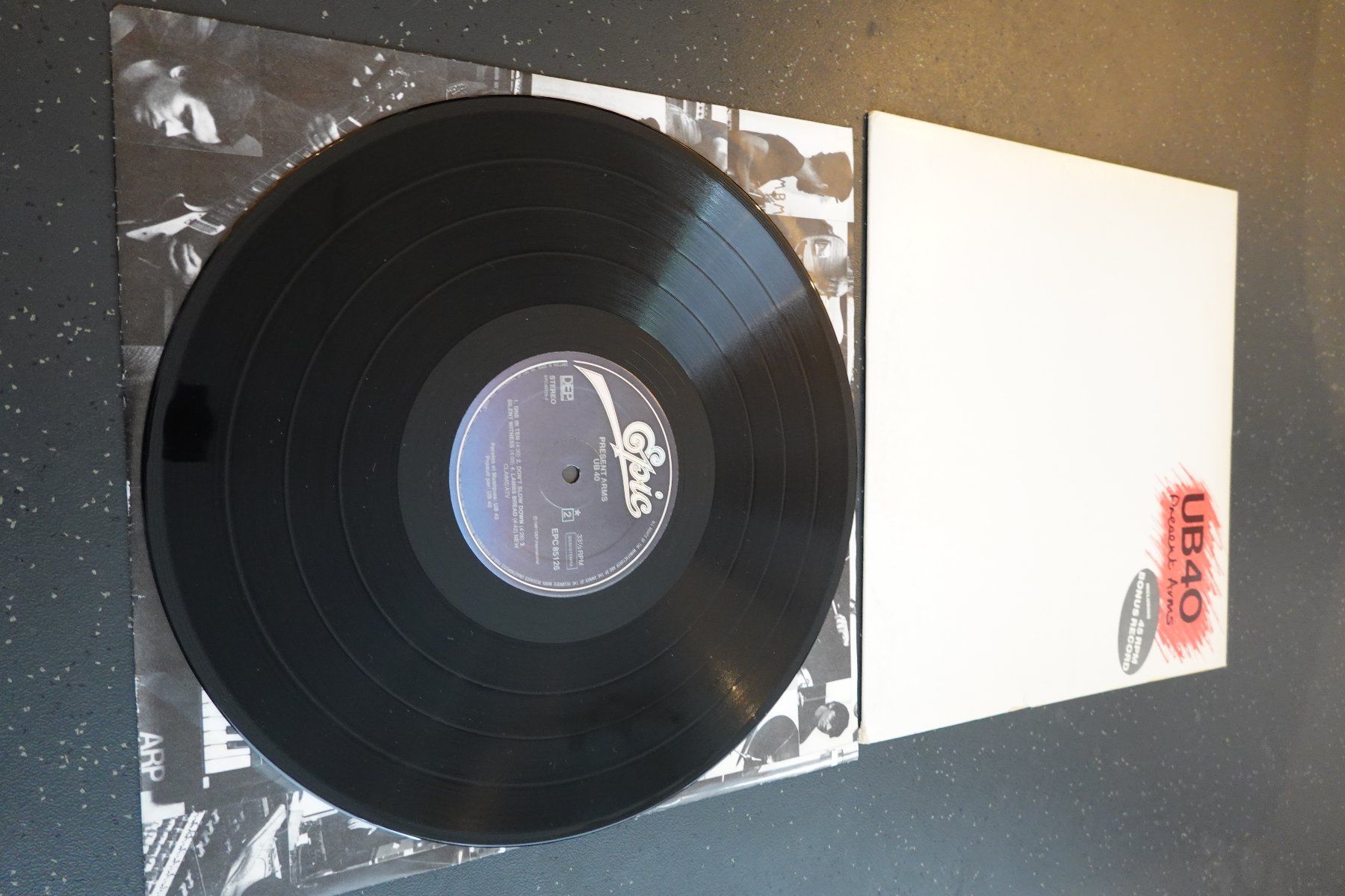 Dischi in vinile: Schallplatte von UB40 Present Arms - Vinyl – Usato da Jona venduto da JOberg_25 2