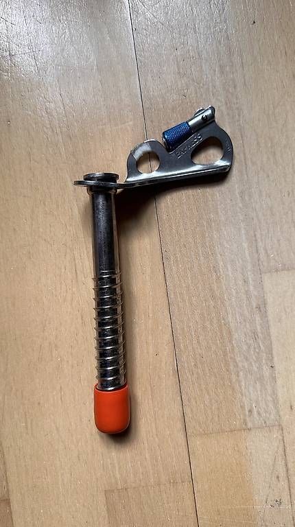 Matériel de grimpe: Black Diamond Eisschraube 16cm – D'occasion à Bern par Schmidtlis