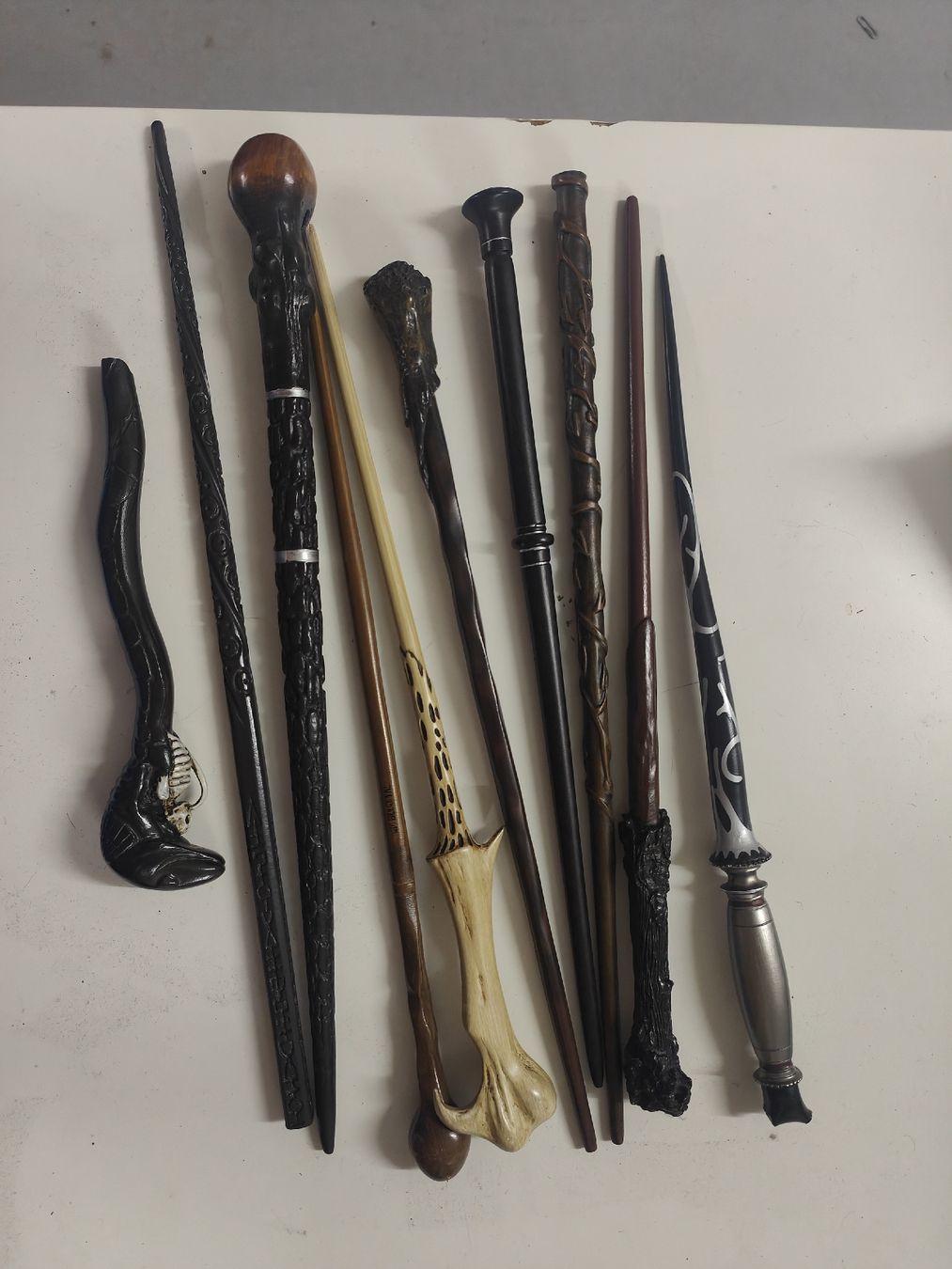 Tutte le decorazioni: diverse Harry Potter Zauberstäbe  – Usato da Solothurn venduto da pel_y6gw