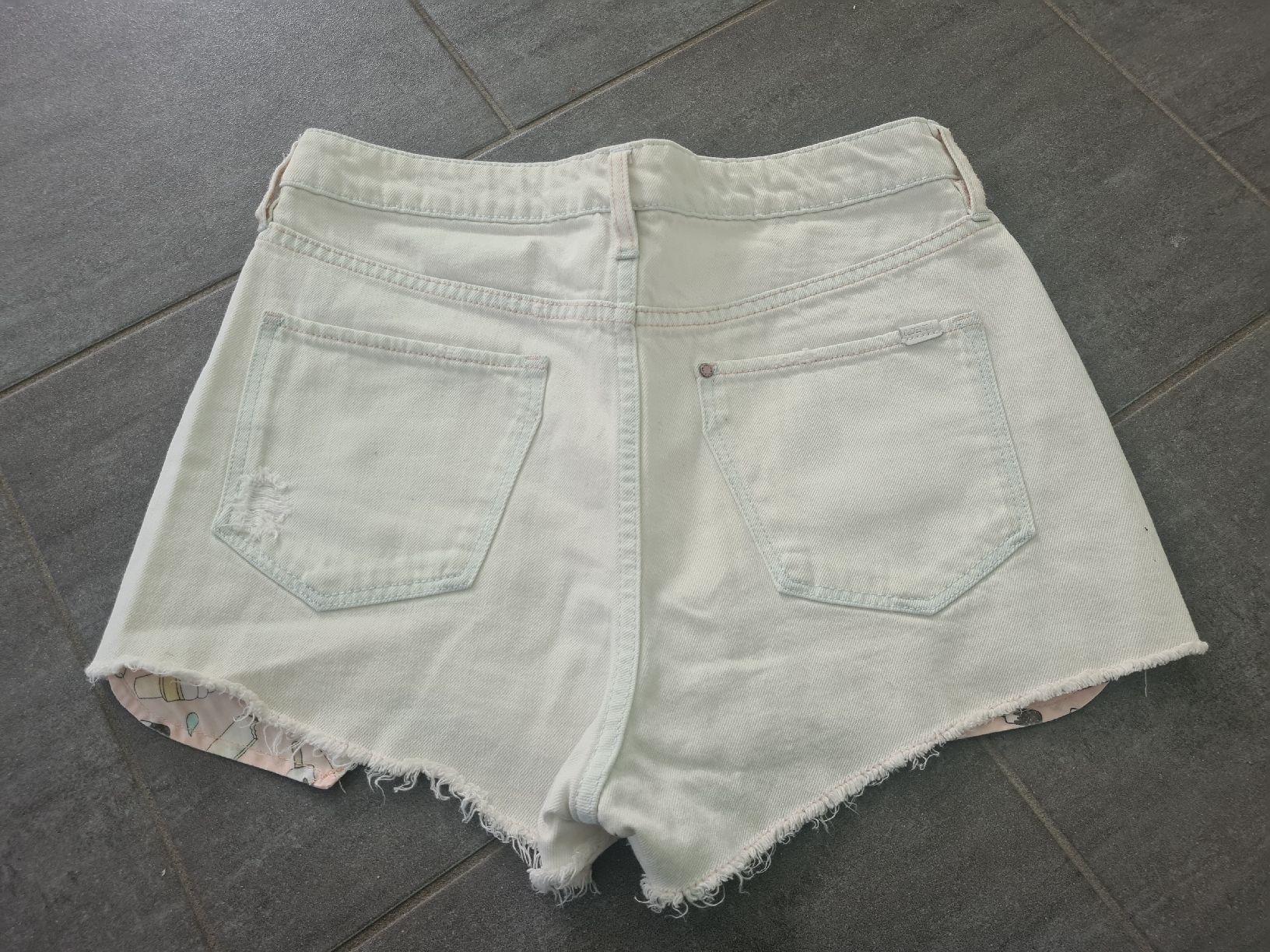 H&M Pantaloni: H&M Short gr.170 – Usato da Mezzovico venduto da maemy 3