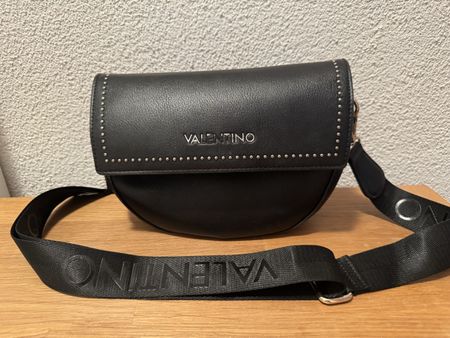 Valentino Umhängetasche schwarz mit Nieten guter Zustand