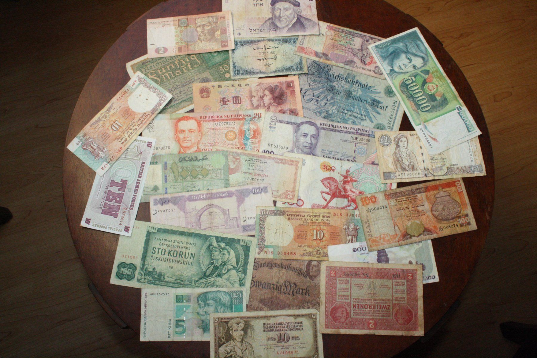 Banconote: Lot 17 - 25 Billets différents usés – Usato da Cormondrèche venduto da Hermes.monnaies