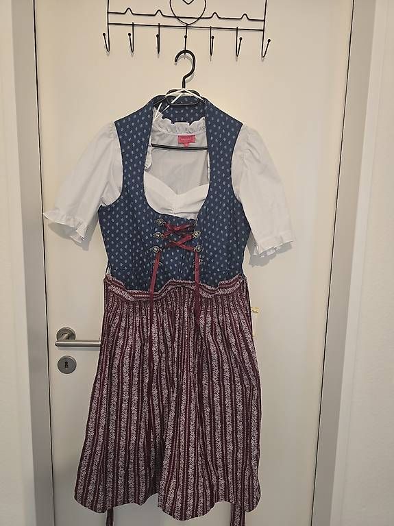 Robes: Dirndl mit Bluse, Gr. 44, neuwertig – D'occasion à Dornach par ani1892