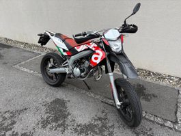Motorrad Aprilia SX 50 schwarz