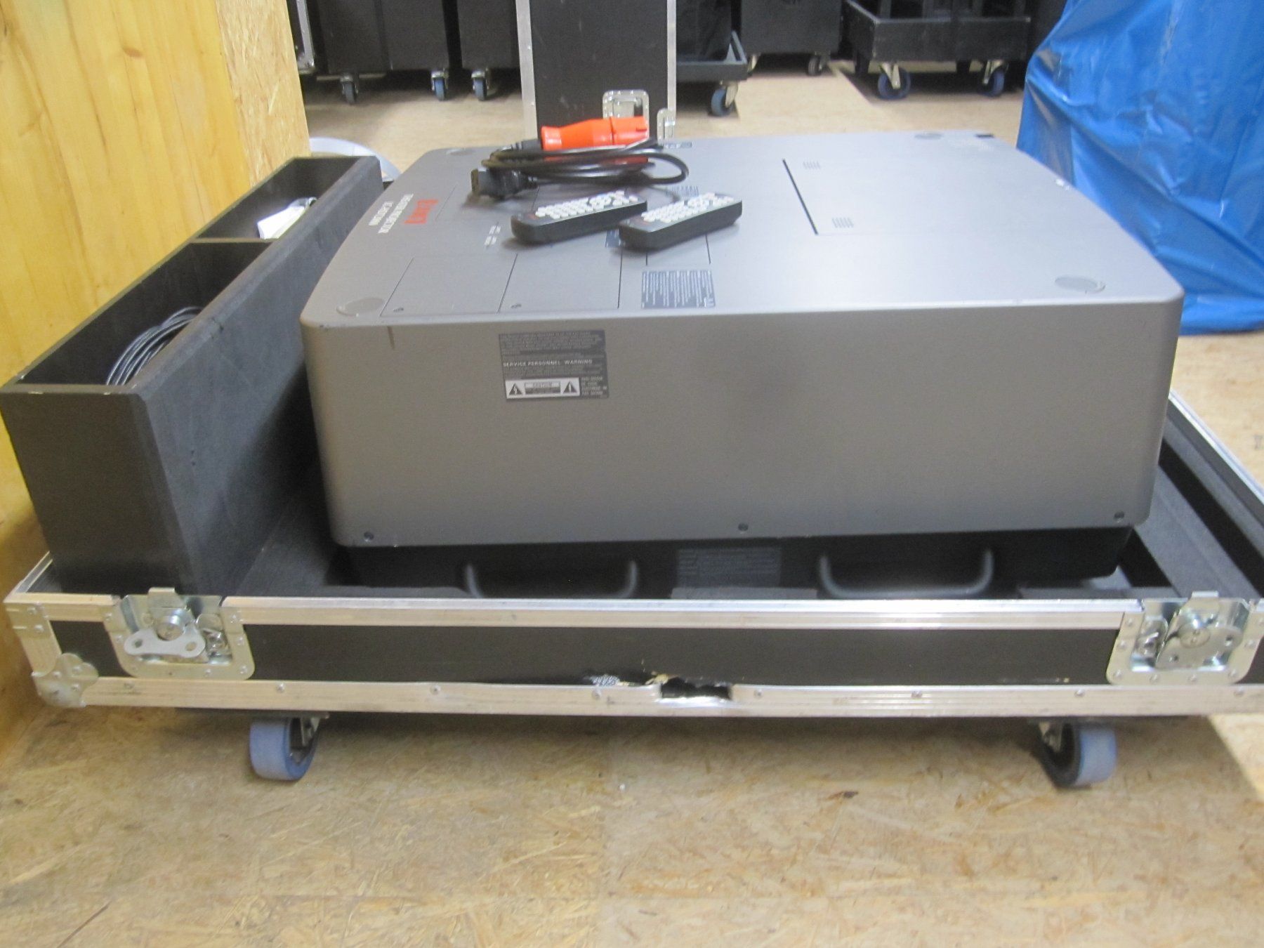 Eiki Vidéoprojecteurs: Beamer Eikie LC HDT 2000 – D'occasion à Schachen LU par Falco70 5
