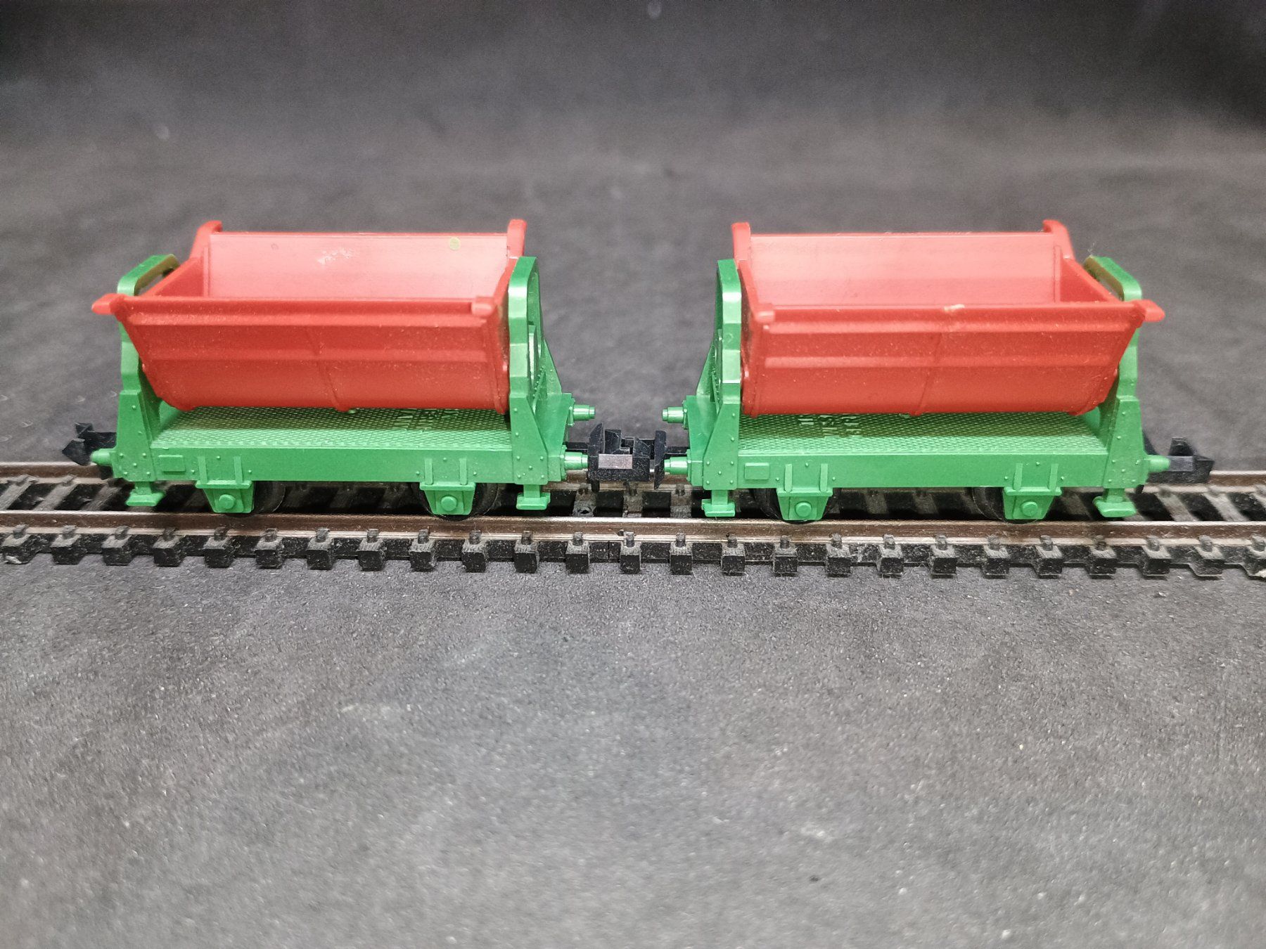 Trix Modellini di ferrovie: Spur N 4x Kippwagen Arnold/Minitrix – Usato da Bätterkinden venduto da hob_6b8x 2