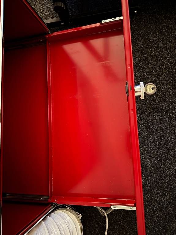 Cassettiere: USM Haller Highboard rubinrot – Usato da Brüttisellen venduto da swagger 1