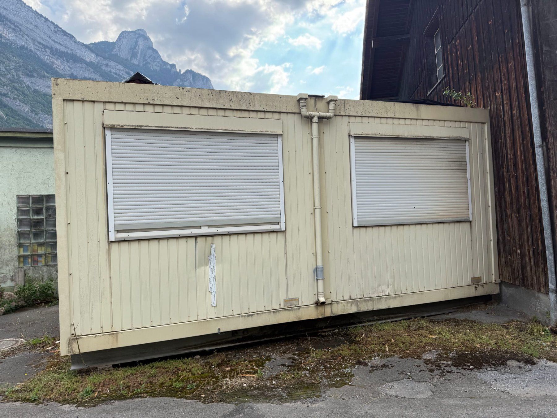 Contenitori edile: Bürocontainer – Usato da Oetwil am See venduto da Kuechenzeit 1