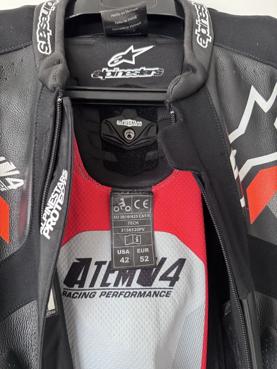 Alpinestars Lots de vêtements: Alpinestars Lederkombi 1-Teiler – D'occasion à Einigen par Noname_17 2