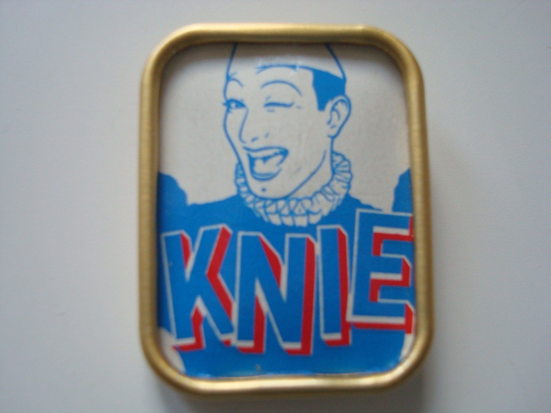 Placchette & Badge: Zirkus Knie Anstecker – Usato da Riehen venduto da Baerewaegli