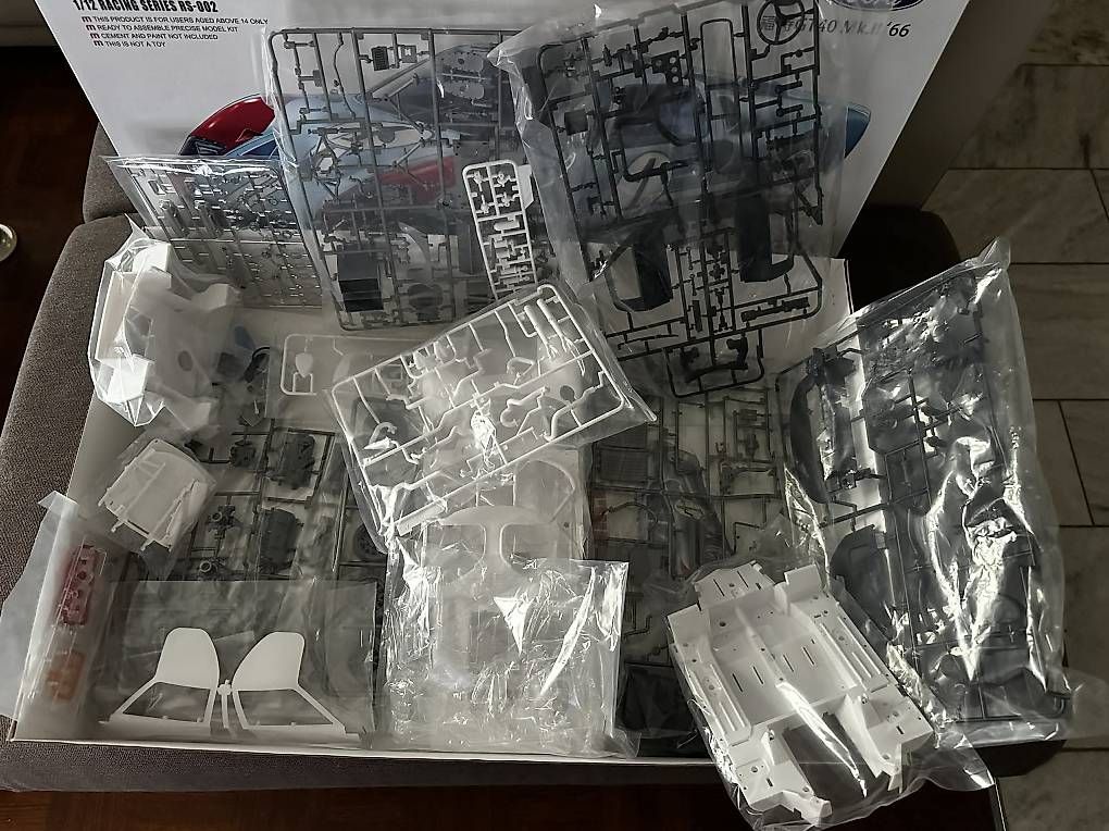 Modellini d'auto: Ford GT40 MKII 1/12 Meng – Nuovo e nell'imballaggio originale da Moutier venduto da GINGUM 1