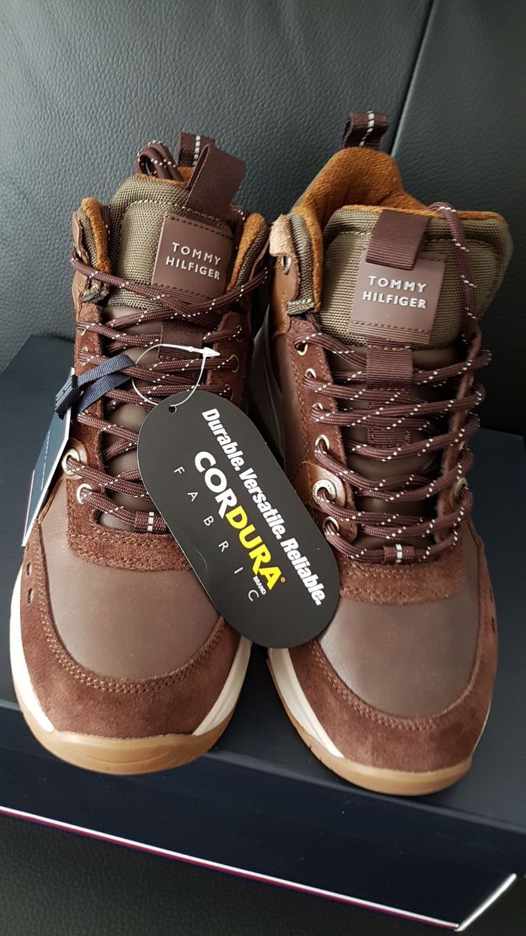 Tommy Hilfiger Scarpe da uomo: High Sneaker Boot Tommy Hilfiger Gr.41,Leder. – Nuovo e nell'imballaggio originale da Zürich venduto da ata_c8nh 9