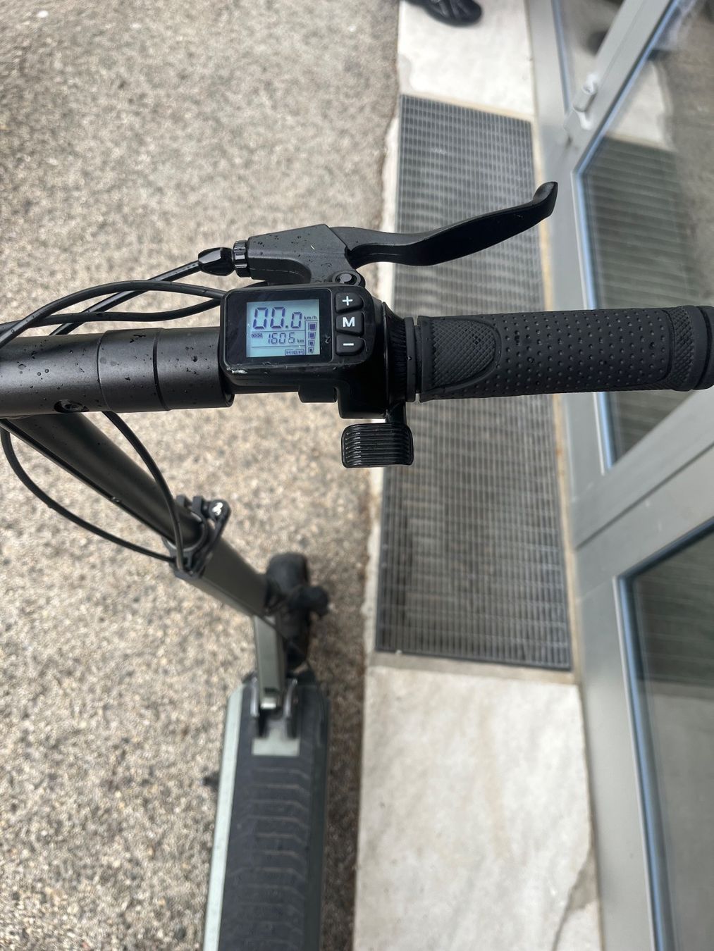 Scooter: Trottinette électrique Revoe R – Usato da La Chaux-de-Fonds venduto da CocaChewwy 3