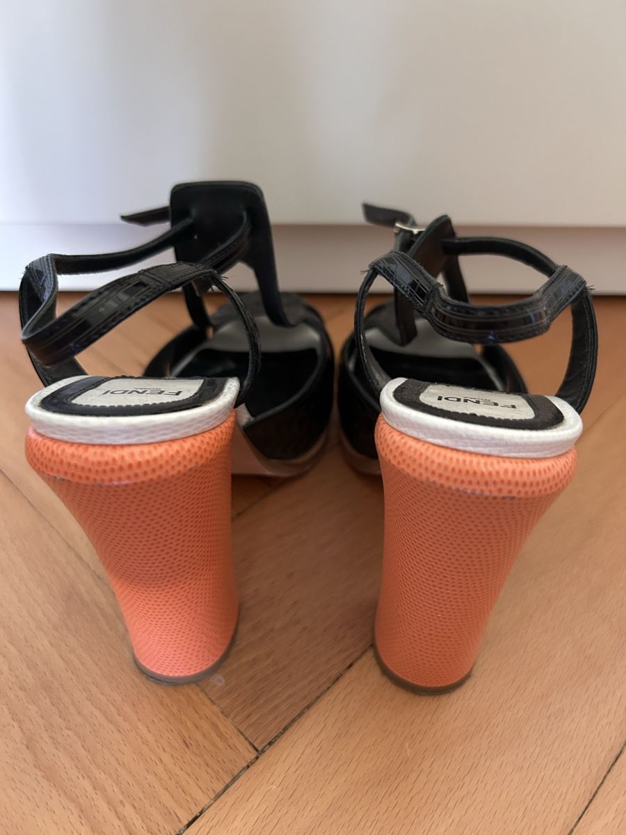 Fendi Scarpe da donna: Fendi Chameleon cut-out wedge sandals – Nuovo (secondo la descrizione) da Biel/Bienne venduto da zit_v5yc 5