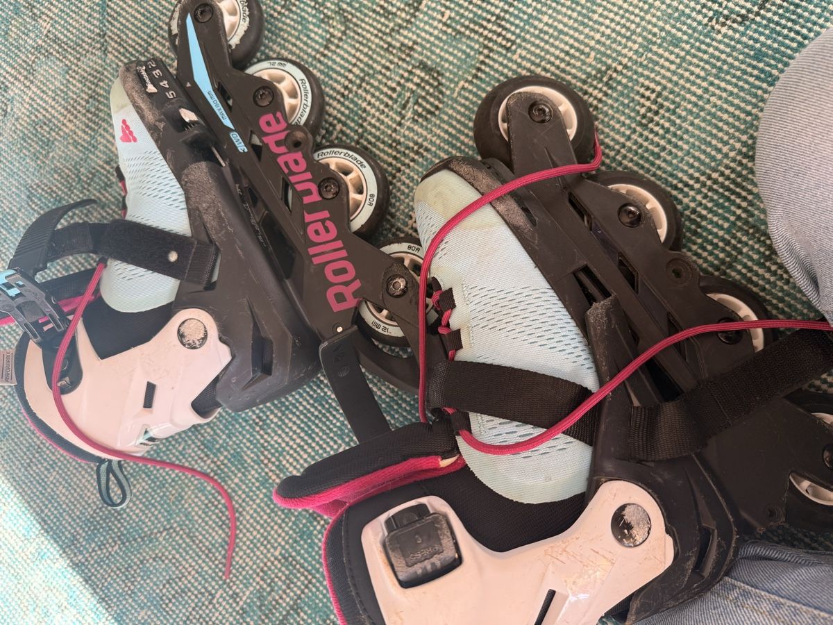 Pattini in linea & Pattini a rotelle: Rollerblade, Größe 33 bis 36,5 – Usato da Rüschlikon venduto da AngieKern 4