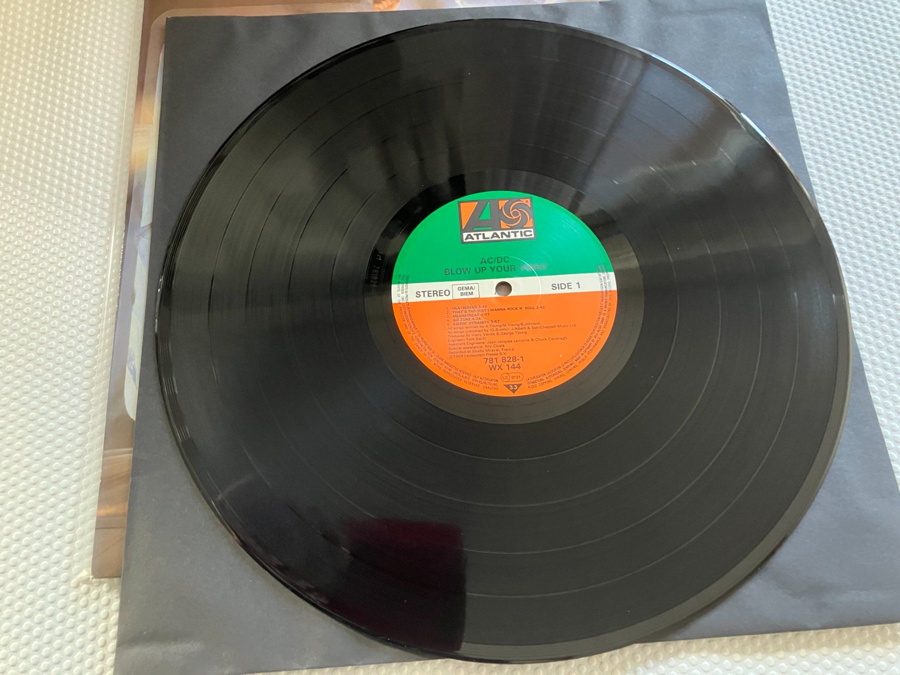 Vinyles: AC/DC – D'occasion à Aarwangen par Jukebox3 4