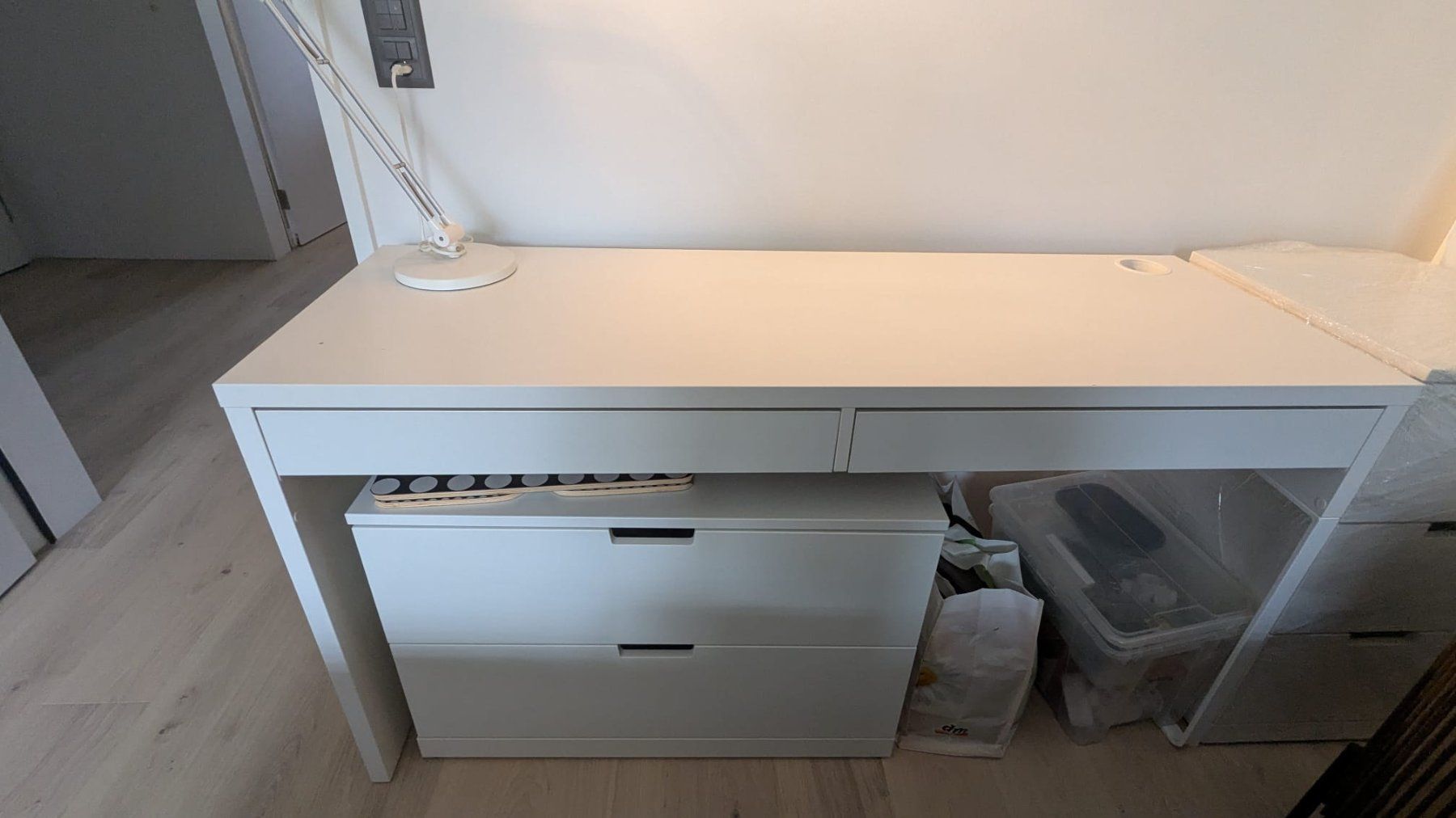 Ikea Scrivanie: Kompakter Ikea Micke Schreibtisch – Usato da Zürich venduto da mrandres 2