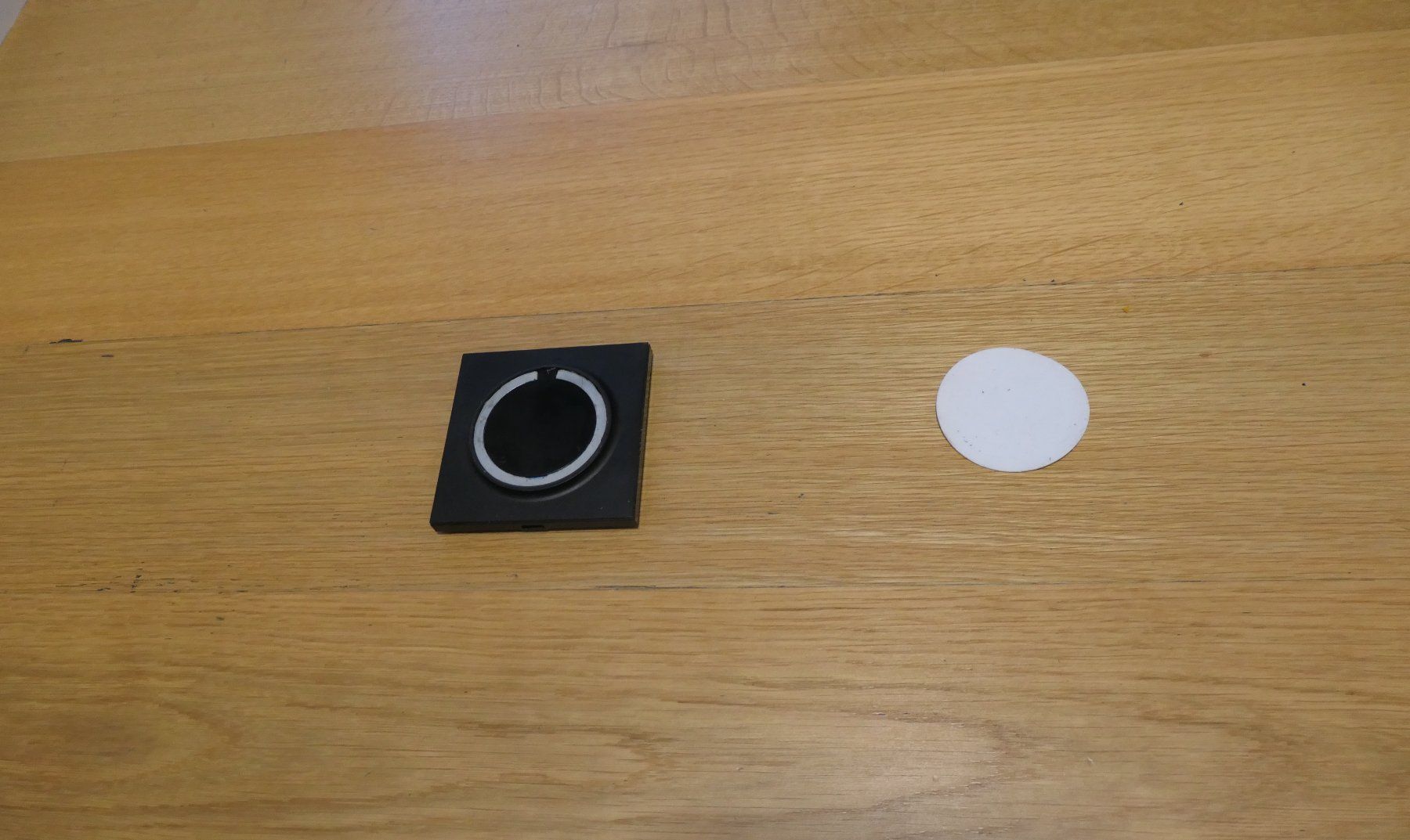Native union Caricabatterie: NATIVE UNION/ DROP MAGNETIC WIRELESS CHARGER/ 15W – Difettoso da Winterthur venduto da Qwert9 1