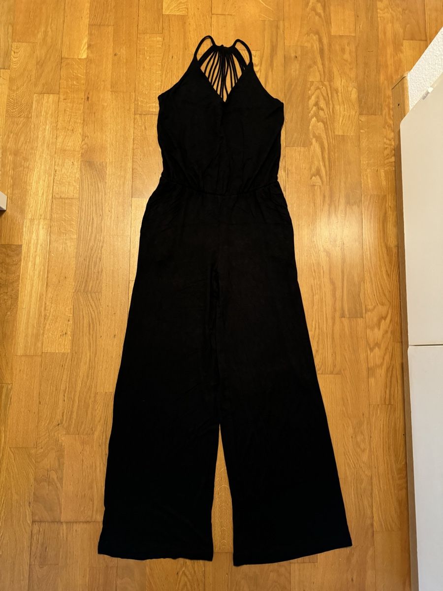 Tute: Schwarzer Jumpsuit Grösse 36. – Usato da Adliswil venduto da StephanieAnnina