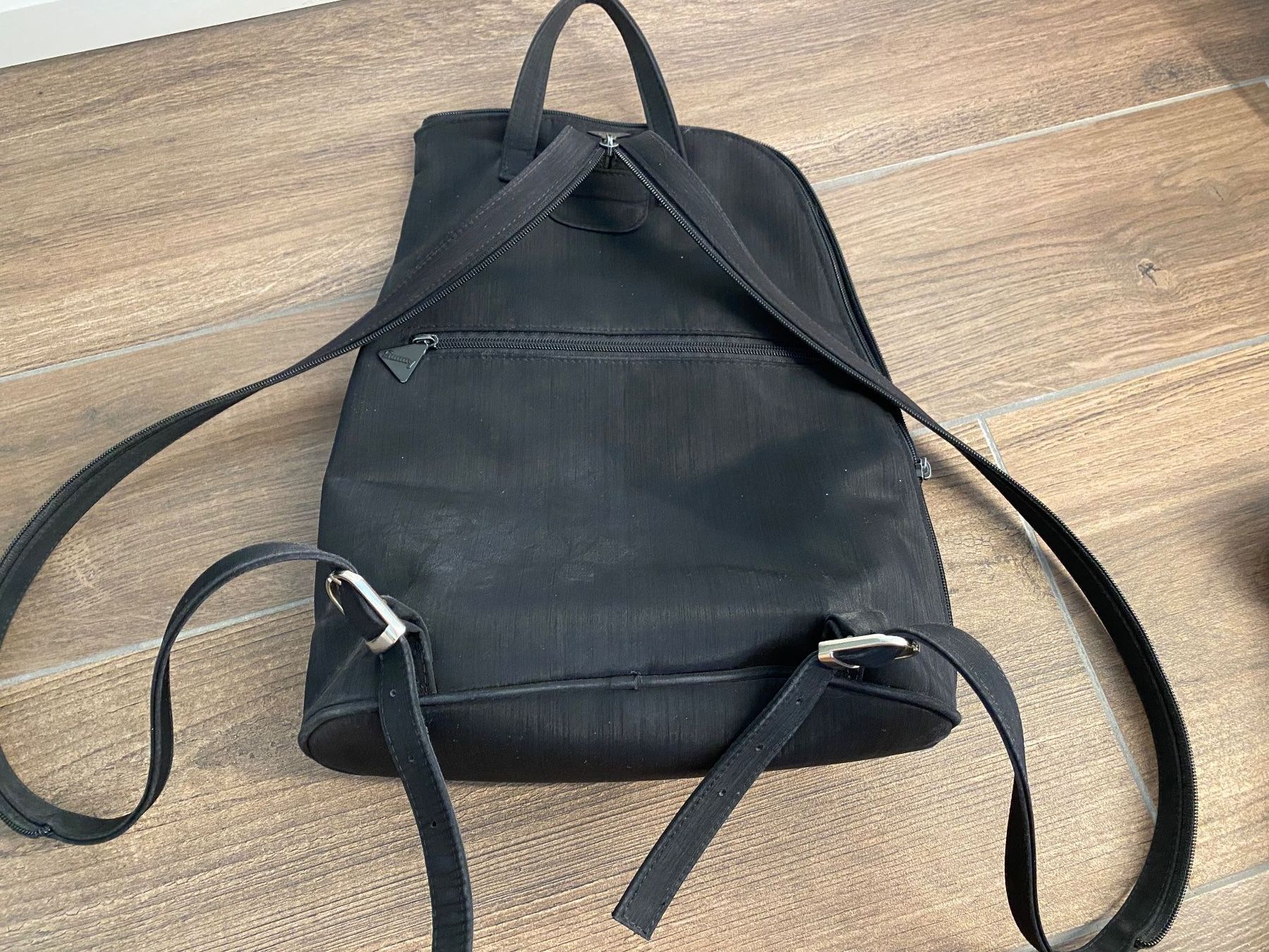 Rucksäcke: Sunny Rucksack Stoff schwarz – Gebraucht aus Pratteln von a23_j2gs 1