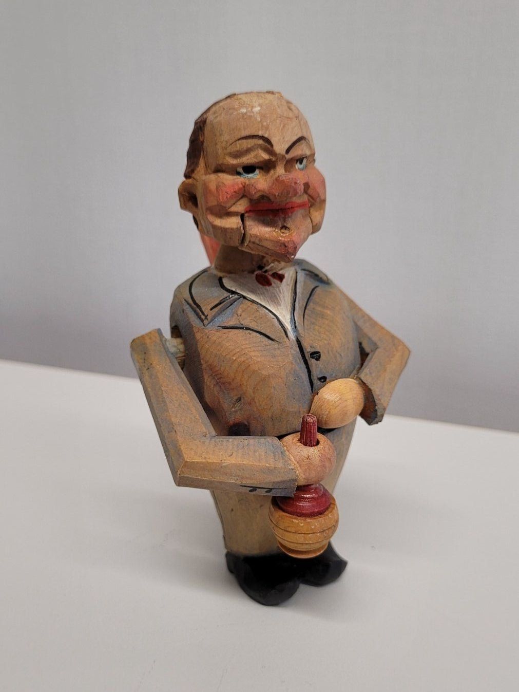Skulpturen & Statuen: Biertrinker, geschnitzt – Neu und originalverpackt aus Brienz BE von P.Edelweiss