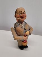 Biertrinker, geschnitzt