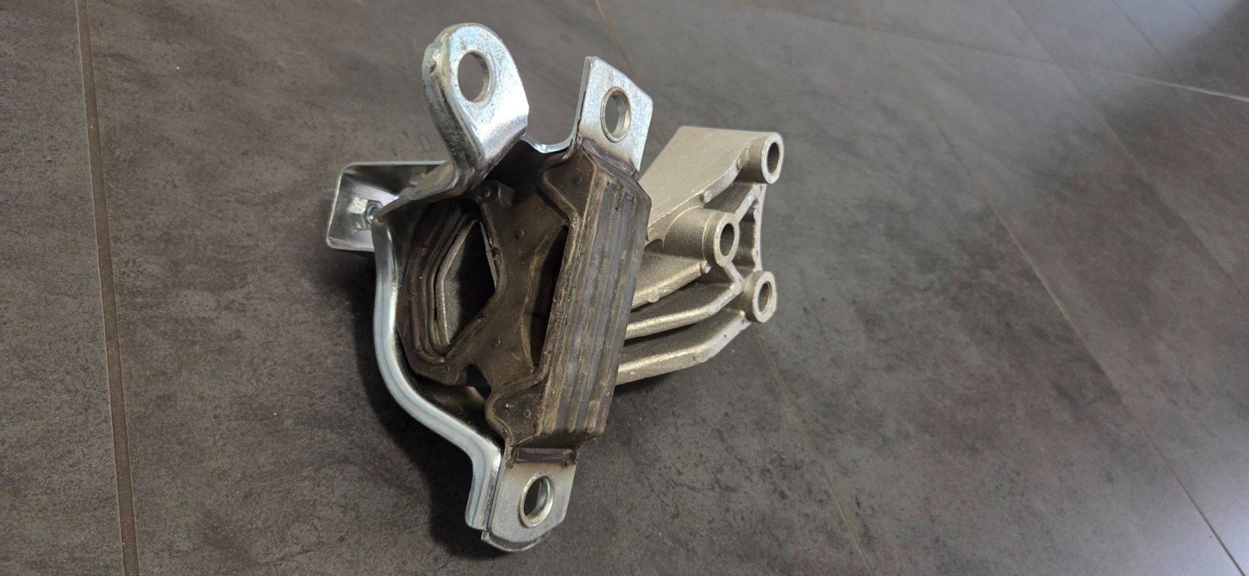 Lancia Tutti pezzi di ricambio auto: Support moteur Lancia Musa – Usato da Erlach venduto da roberto910 2