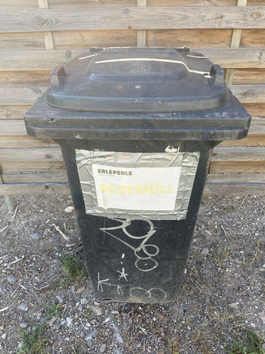 Abfalleimer: Mülltonne Restmüll gross 240lt, rollen, 17 – Gebraucht aus Basel von noldi.boldi