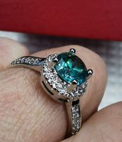 Bague avec zircons