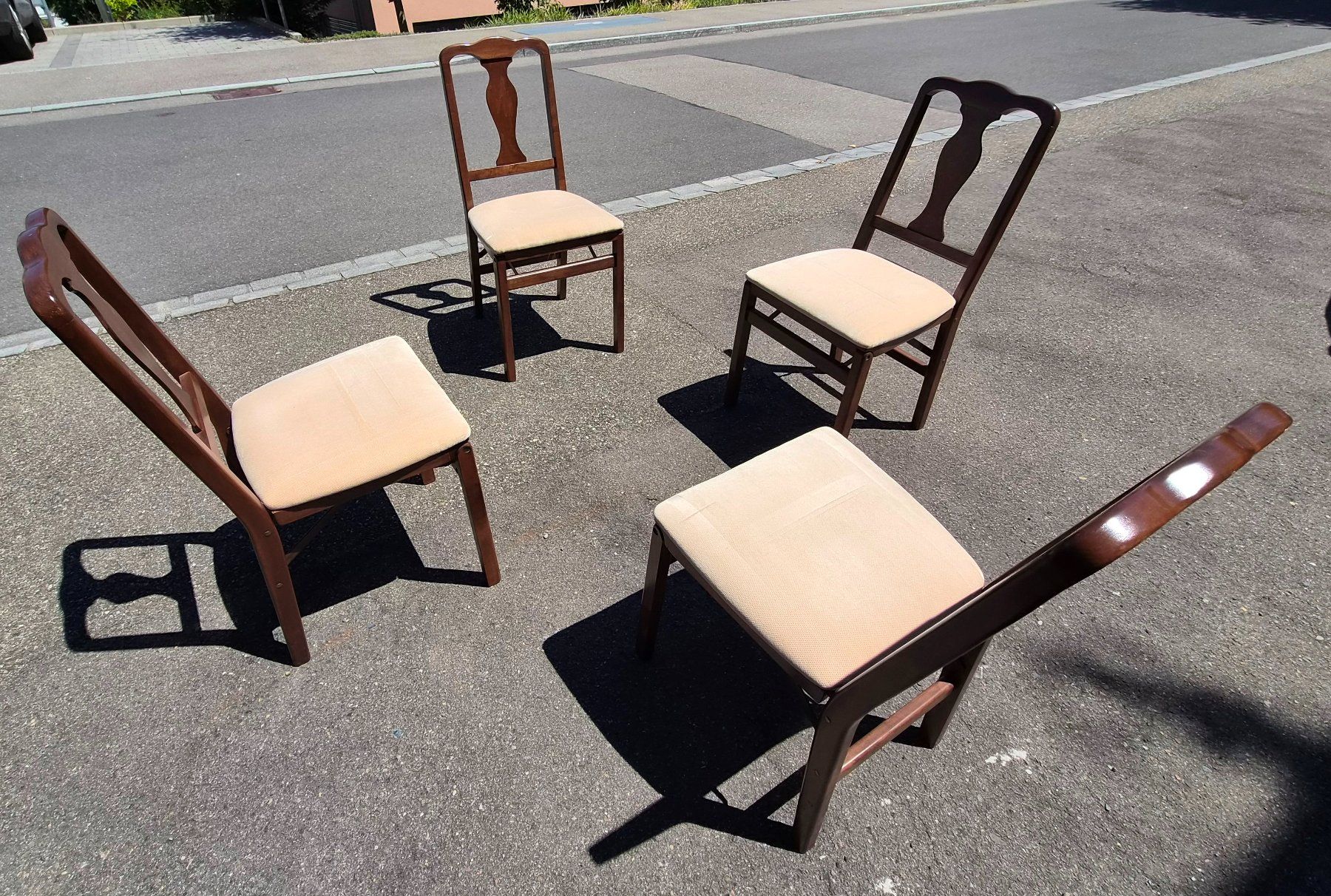 Tischset: Spielset Tisch mit 4 Stühlen – Gebraucht aus Zürich von Primanoctis 2