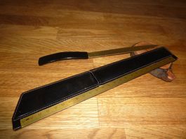 Stielvoller Brieföffner Maßstab mit black Lederetui