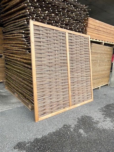 Sichtschutz: Robinienzaun mit Rahmen 180x180cm – Neu und originalverpackt aus Thunstetten von chriguoester 2