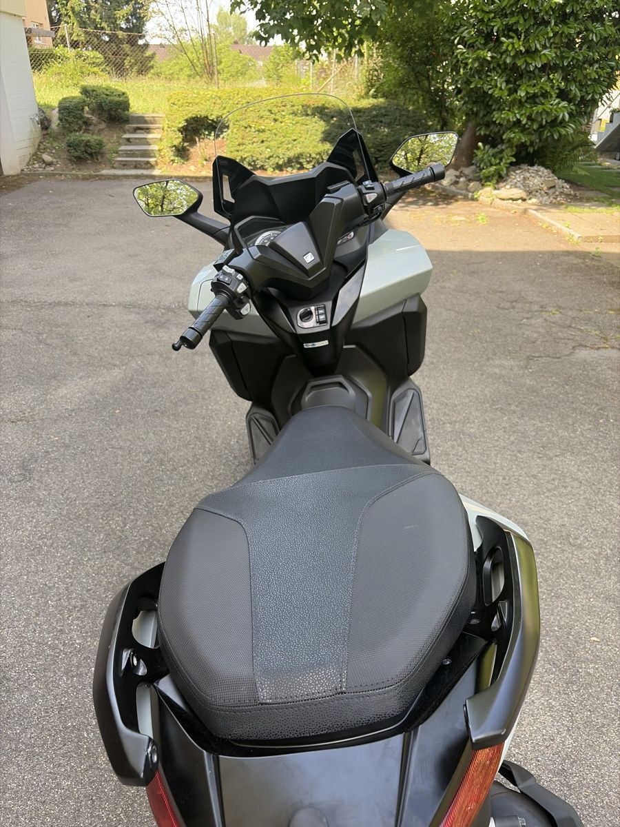 Honda Scooter: Honda NSS Forza 125 mit Topcase – Usato da Zürich venduto da mika81 8