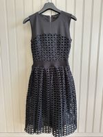 Robe noire Maje haut de gamme  avec détails découpés T1-36
