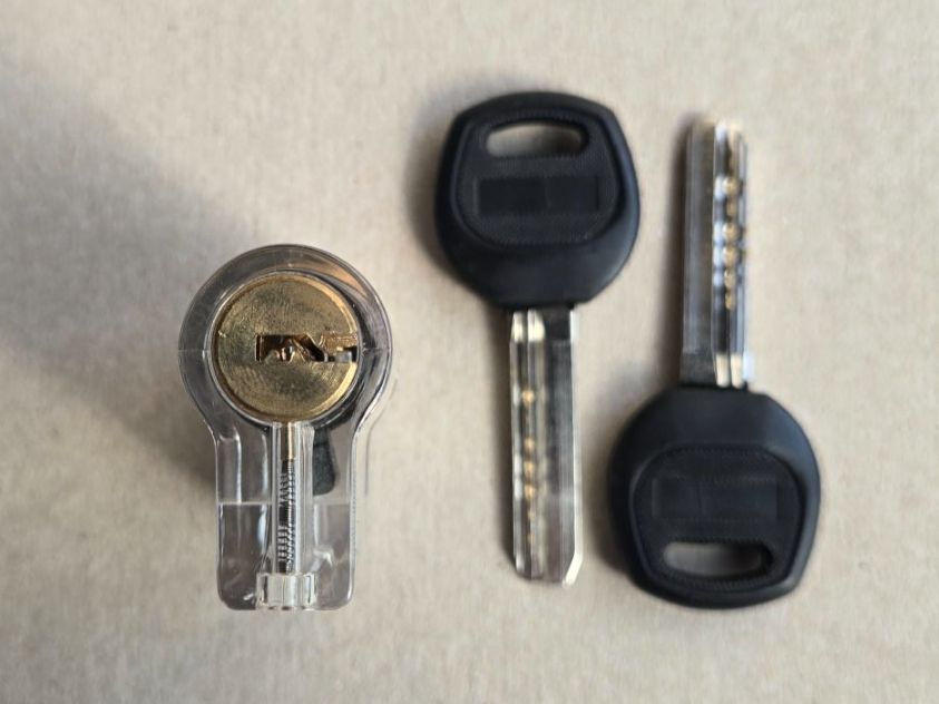 Lucchetti: Transparentes Übungsschloss Lockpicking mit 2 Schlüsseln – Nuovo (secondo la descrizione) da Hunzenschwil venduto da Fluz 3
