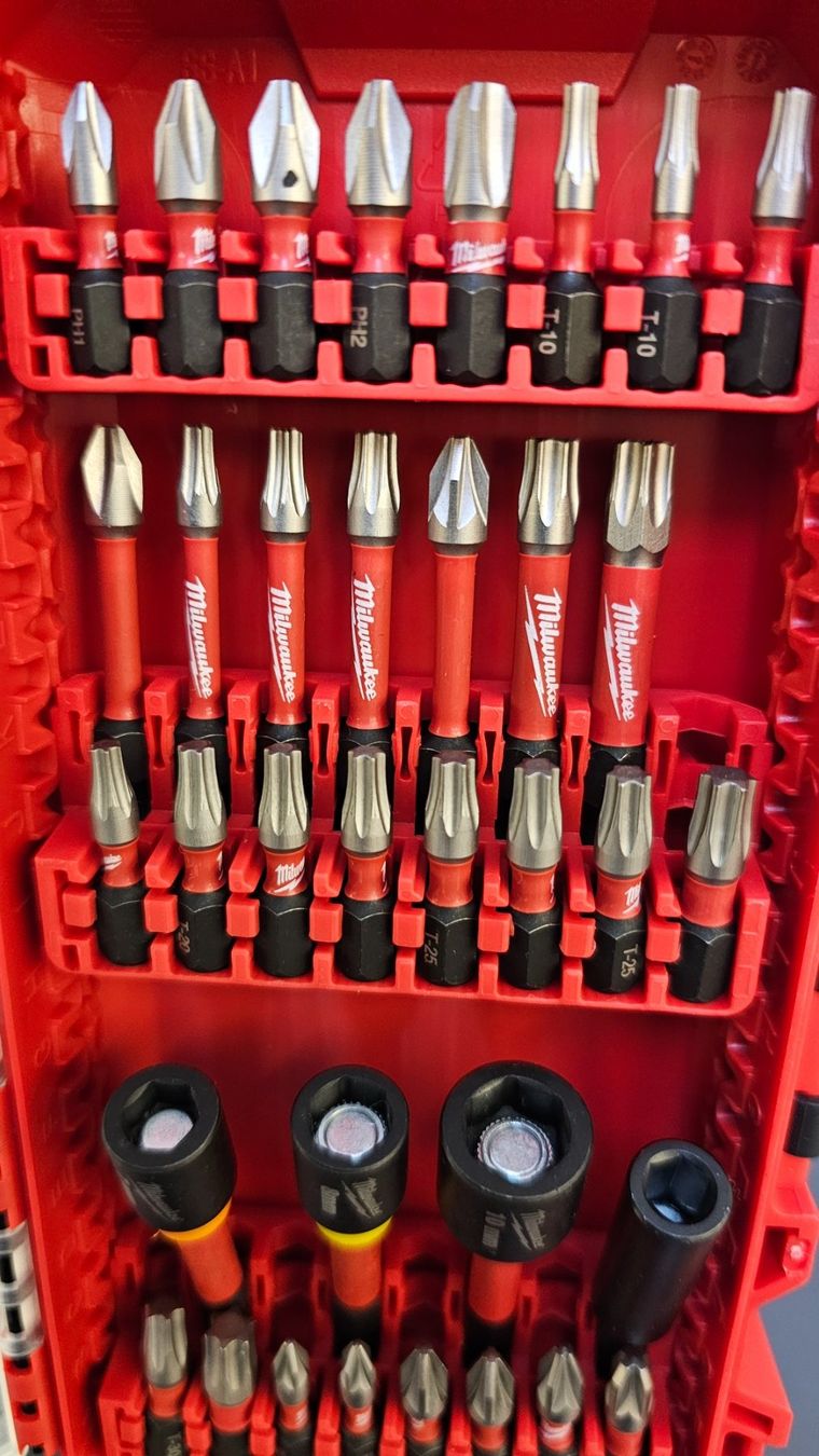 Milwaukee Tutti gli attrezzi: Milwaukee SHOCKWAVE Set Schrauberbits 35-teilig ab Fr. 1.- – Nuovo e nell'imballaggio originale da Koppigen venduto da Bracher_Mail-House