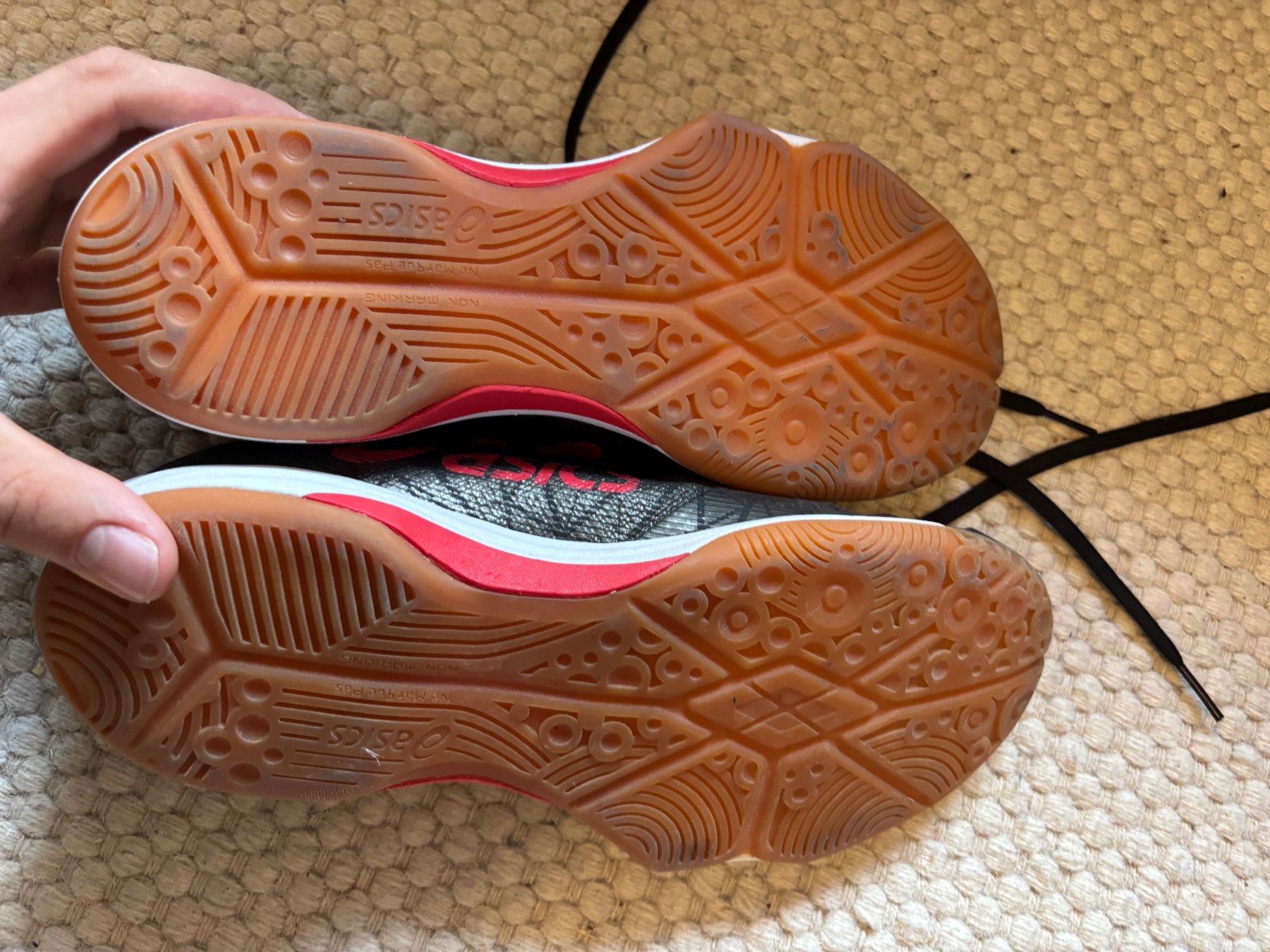 Asics Scarpe da uomo: Asics Hallenschuhe schwarz rot – Usato da Winterthur venduto da nicolap16 2