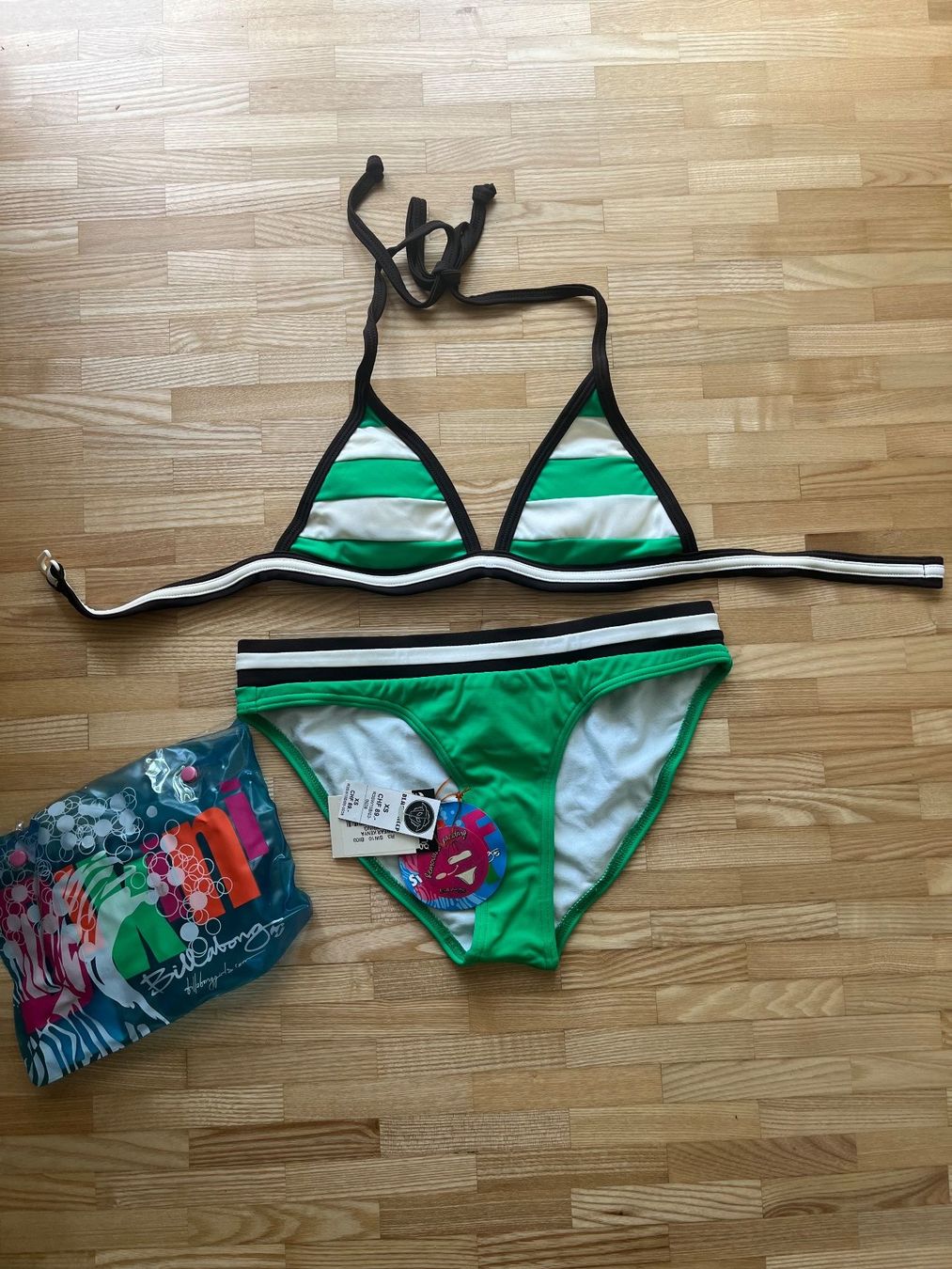 Billabong Maillots de bain & Bikinis: Billabong Bikini Gr.XS – Neuf avec emballage d'origine à Seuzach par Black_sheep