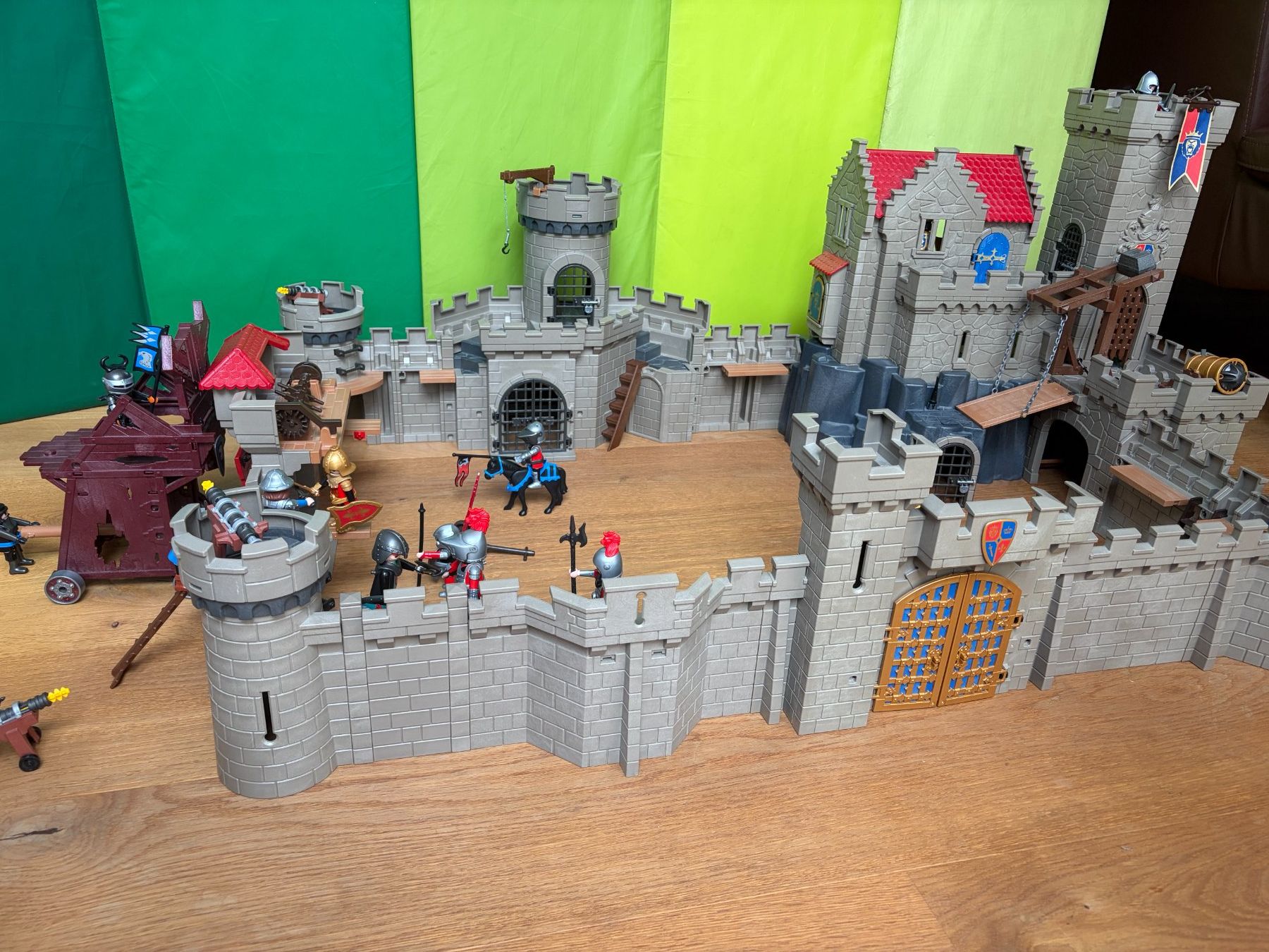 Playmobil Giocattoli: Grosse Playmobil Ritterburg – Usato da Olten venduto da Buendner75