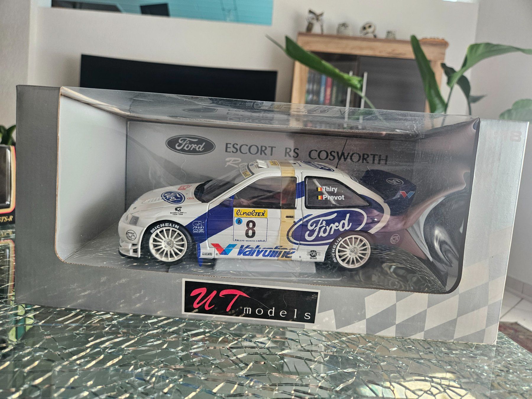 UT Models Modellini d'auto: Modèle Ford Escort RS Cosworth UT models rallye – Nuovo e nell'imballaggio originale da Mervelier venduto da adeko1972