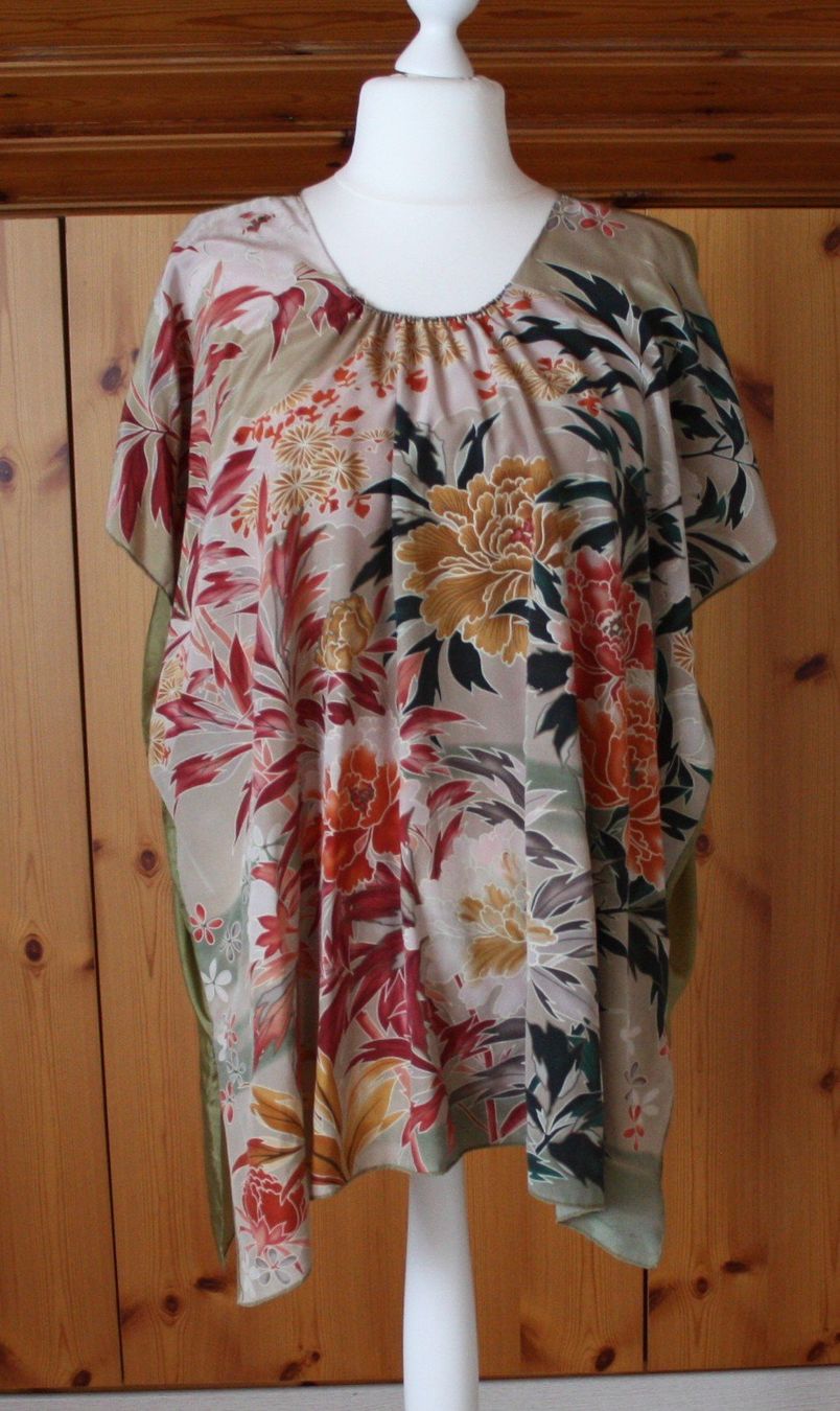 Camicette: Bluse Kurzarm ocker - grün - bunt Seide Gr. XXL – Usato da Flüelen venduto da Diversicum-Curvy