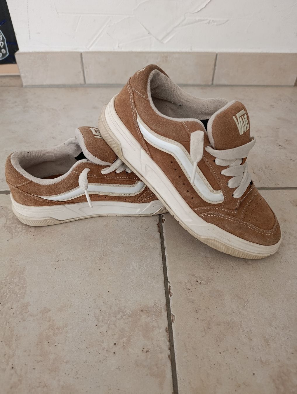 Vans Scarpe da uomo: BASKETS VANS CUIR BRUN CLAIR 38 – Usato da Sierre venduto da shirley04 1