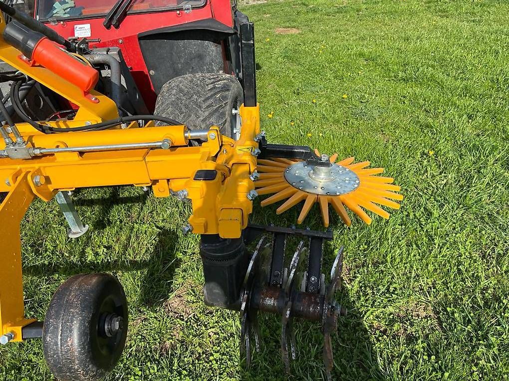 Toutes les machines: Bodenhacke mit Unkrautentferner – D'occasion à Wattenwil par Peterofenbau 2
