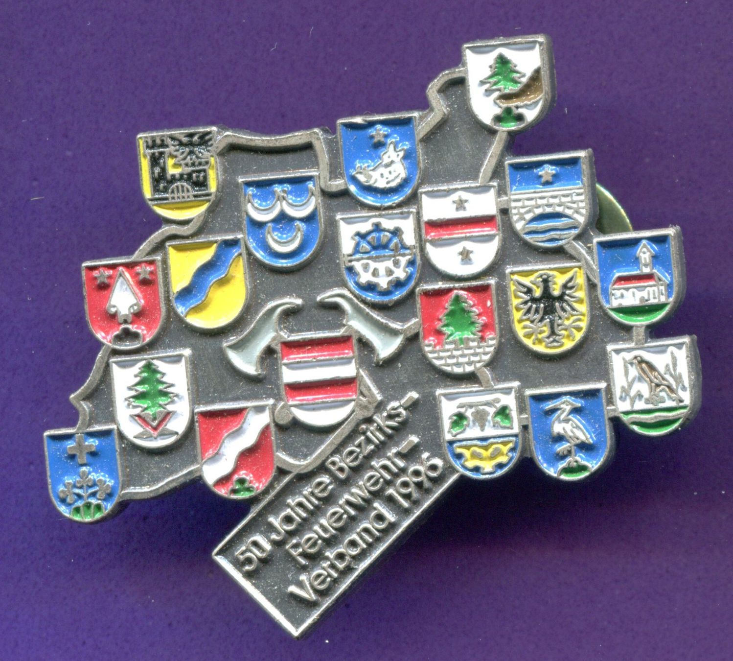 Placchette & Badge: Bezirks Feuerwehr Verband 1996 – Usato da Winterthur venduto da Sammleroase