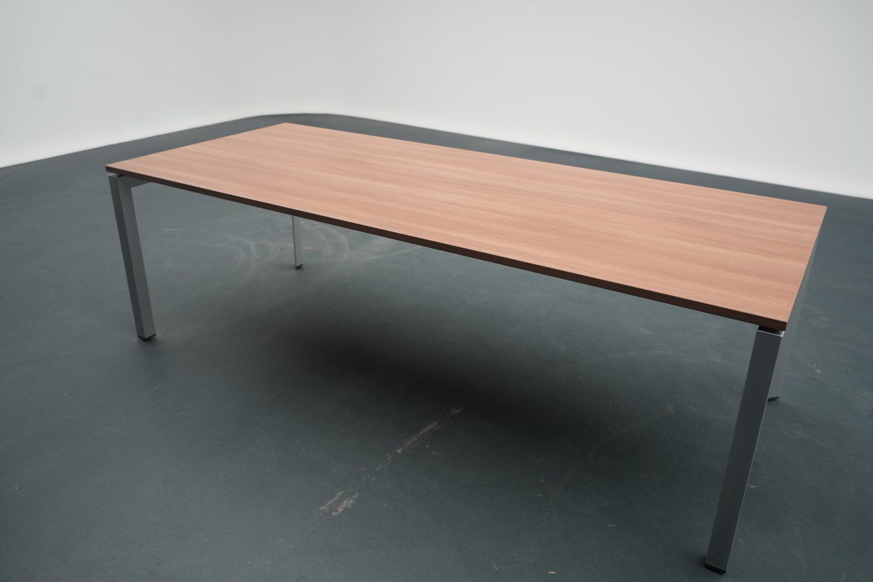 Tavoli: Moderner Ess-/Bürotisch mit Holzplatte, Metallfuss – Usato da Safenwil venduto da EFAGSafenwil5745 1