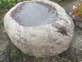 Kleiner Brunnen aus Flusskiesel